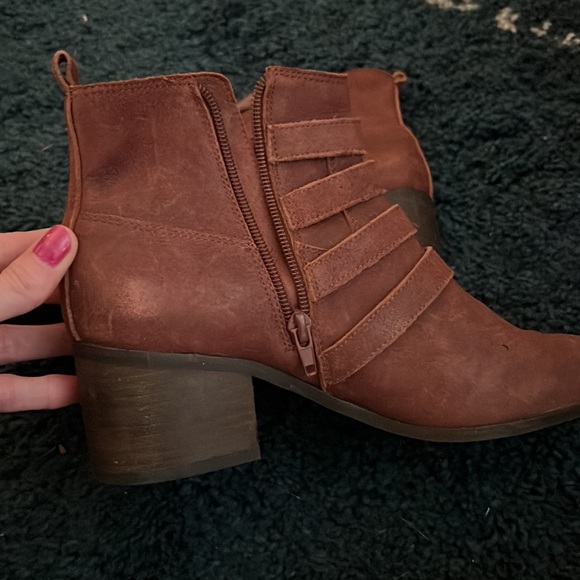 Lucky Brand Booties. Size 8 Medium. Redish Brown color - Picture 2 of 2
